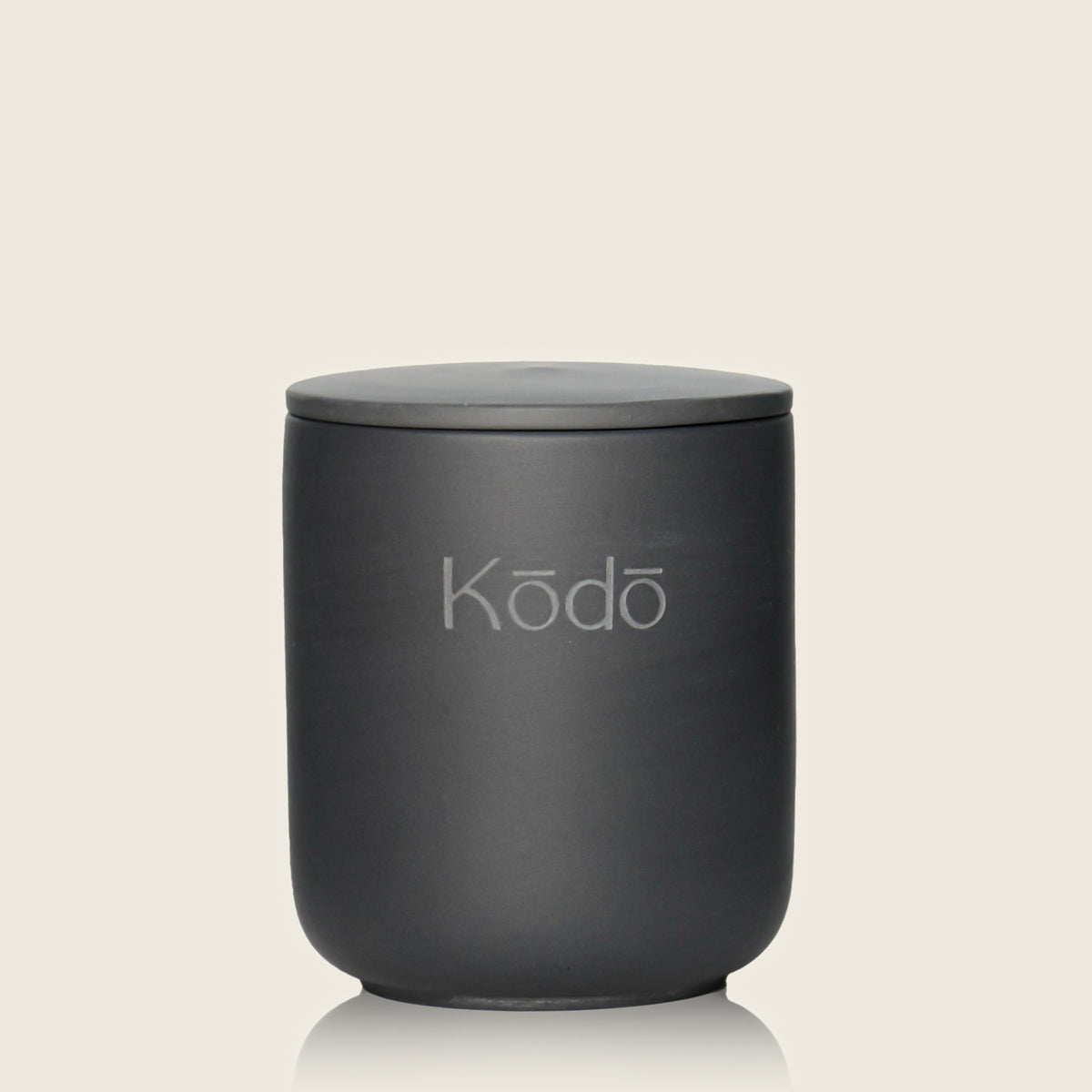DARK BLOSSOM-STYLE CANDLE