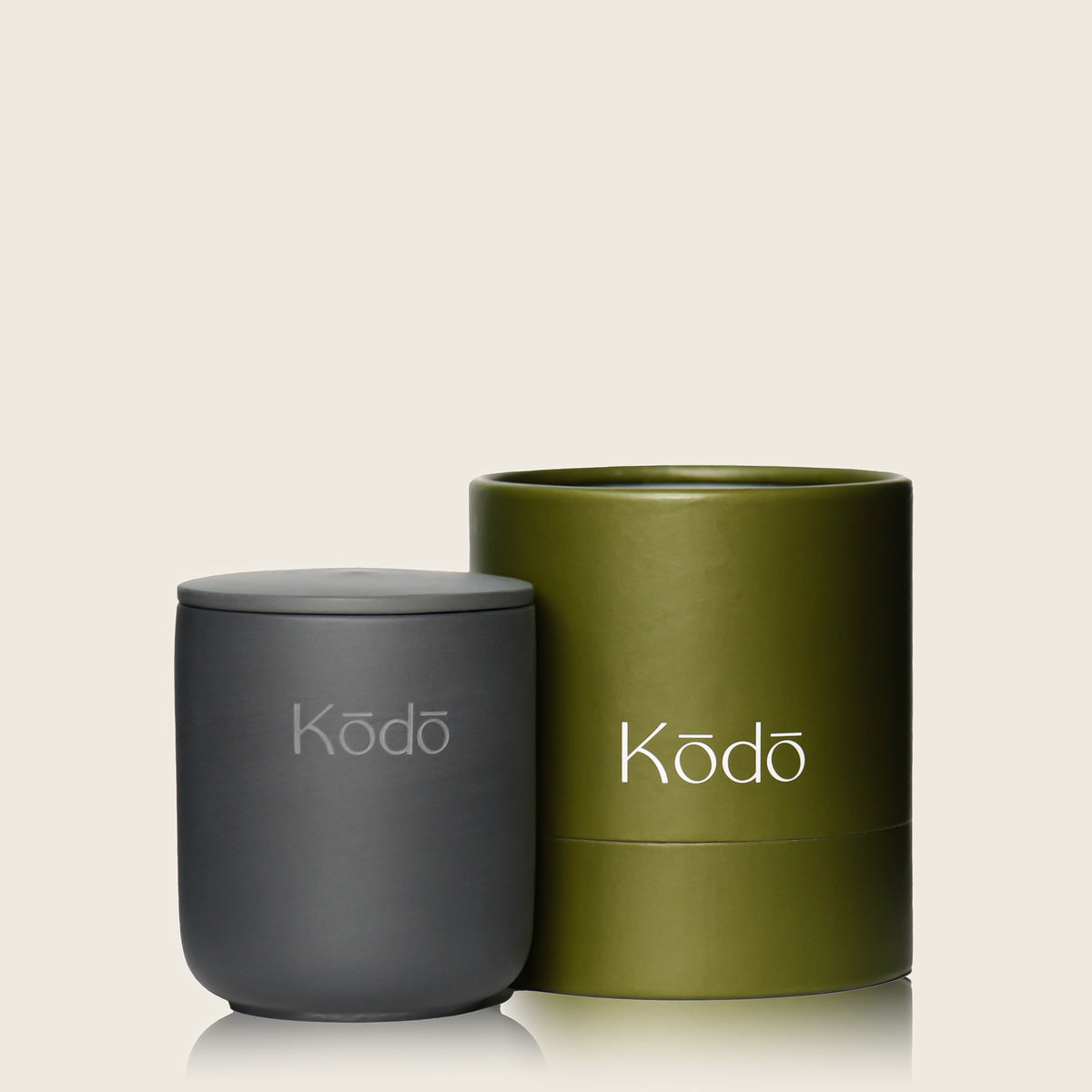 DARK BLOSSOM-STYLE CANDLE